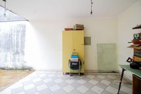 Casa à venda com 220m², 4 quartos e 5 vagas Casa à venda com 220m², 4 quartos e 5 vagasQuintal 1
