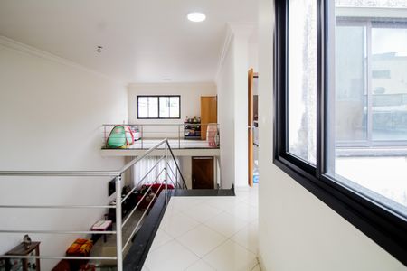 Casa à venda com 220m², 4 quartos e 5 vagas Casa à venda com 220m², 4 quartos e 5 vagasCorredores 2º Piso