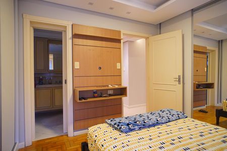 Quarto suíte  de apartamento à venda com 2 quartos, 155m² em Mont’serrat, Porto Alegre