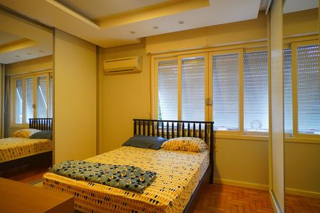 Quarto suíte  de apartamento à venda com 2 quartos, 155m² em Mont’serrat, Porto Alegre