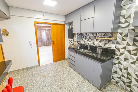Apartamento para alugar com 120m², 3 quartos e 2 vagas Apartamento para alugar com 120m², 3 quartos e 2 vagasCozinha