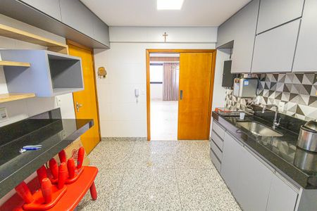 Apartamento para alugar com 120m², 3 quartos e 2 vagas Apartamento para alugar com 120m², 3 quartos e 2 vagasCozinha
