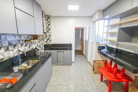 Apartamento para alugar com 120m², 3 quartos e 2 vagas Apartamento para alugar com 120m², 3 quartos e 2 vagasCozinha