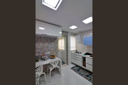 Apartamento à venda com 200m², 3 quartos e 2 vagasCozinha 