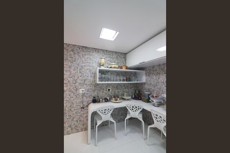 Apartamento à venda com 200m², 3 quartos e 2 vagasCozinha 