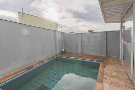 Casa à venda com 202m², 4 quartos e 3 vagasPiscina