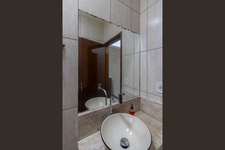 Banheiro de casa para alugar com 2 quartos, 170m² em Jardim Jovaia, Guarulhos