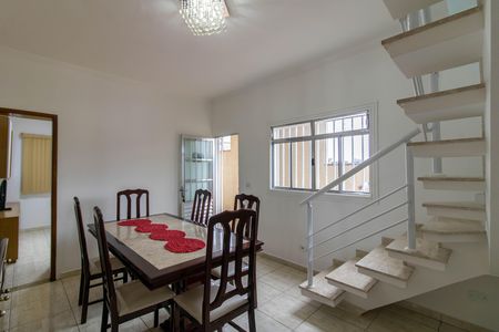 Sala de casa para alugar com 2 quartos, 170m² em Jardim Jovaia, Guarulhos