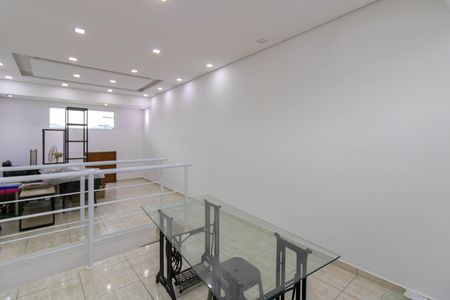 Casa para alugar com 170m², 2 quartos e 6 vagas Casa para alugar com 170m², 2 quartos e 6 vagasPiso Superior