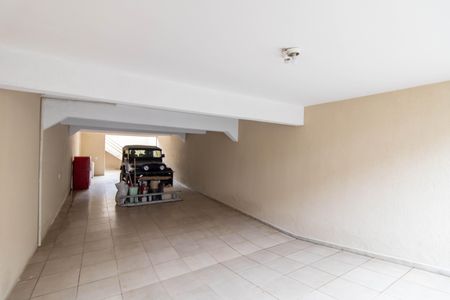 Casa para alugar com 170m², 2 quartos e 6 vagas Casa para alugar com 170m², 2 quartos e 6 vagasGaragem