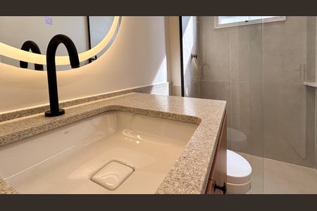 Apartamento à venda com 74m², 2 quartos e 1 vaga Apartamento à venda com 74m², 2 quartos e 1 vagaBanheiro 1