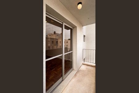 Apartamento à venda com 74m², 2 quartos e 1 vaga Apartamento à venda com 74m², 2 quartos e 1 vagaVaranda