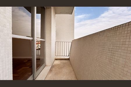 Apartamento à venda com 74m², 2 quartos e 1 vaga Apartamento à venda com 74m², 2 quartos e 1 vagaVaranda