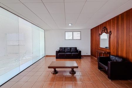 Apartamento à venda com 74m², 2 quartos e 1 vaga Apartamento à venda com 74m², 2 quartos e 1 vagaHall social