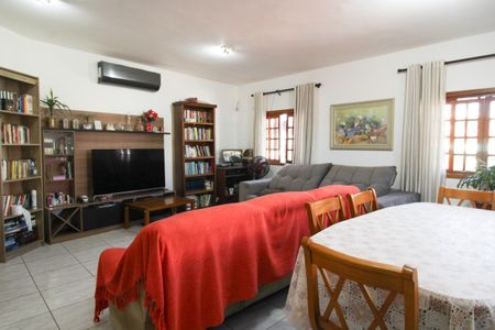 Casa à venda com 255m², 2 quartos e 2 vagas Casa à venda com 255m², 2 quartos e 2 vagasSala