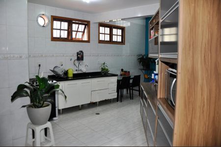 Casa à venda com 255m², 3 quartos e 2 vagas Casa à venda com 255m², 3 quartos e 2 vagasDetalhe - Cozinha
