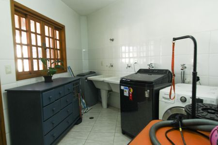 Casa à venda com 255m², 2 quartos e 2 vagas Casa à venda com 255m², 2 quartos e 2 vagasLavanderia