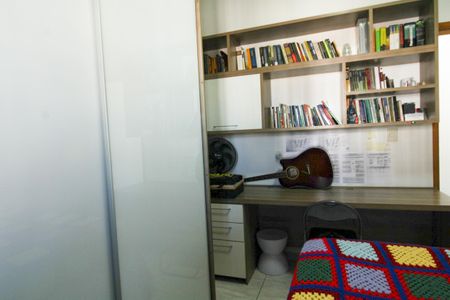 Casa à venda com 255m², 2 quartos e 2 vagas Casa à venda com 255m², 2 quartos e 2 vagasQuarto 2