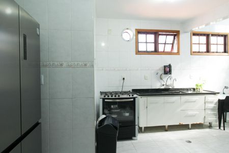 Casa à venda com 255m², 2 quartos e 2 vagas Casa à venda com 255m², 2 quartos e 2 vagasCozinha