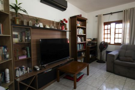 Casa à venda com 255m², 2 quartos e 2 vagas Casa à venda com 255m², 2 quartos e 2 vagasSala