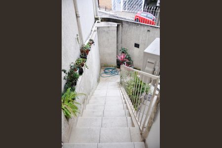 Casa à venda com 255m², 3 quartos e 2 vagas Casa à venda com 255m², 3 quartos e 2 vagasDetalhe - Hall escada