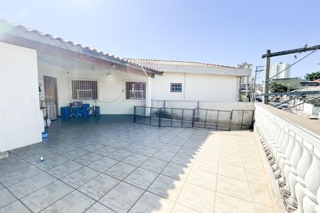 Casa à venda com 255m², 2 quartos e 2 vagas Casa à venda com 255m², 2 quartos e 2 vagasQuintal