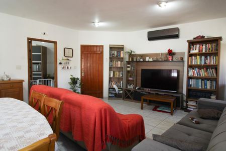 Casa à venda com 255m², 2 quartos e 2 vagas Casa à venda com 255m², 2 quartos e 2 vagasSala