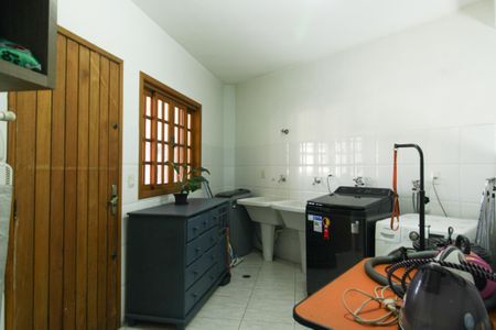 Casa à venda com 255m², 2 quartos e 2 vagas Casa à venda com 255m², 2 quartos e 2 vagasLavanderia