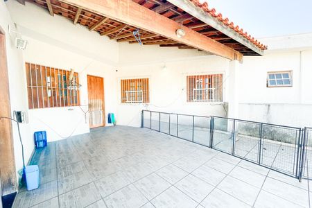 Casa à venda com 255m², 2 quartos e 2 vagas Casa à venda com 255m², 2 quartos e 2 vagasQuintal