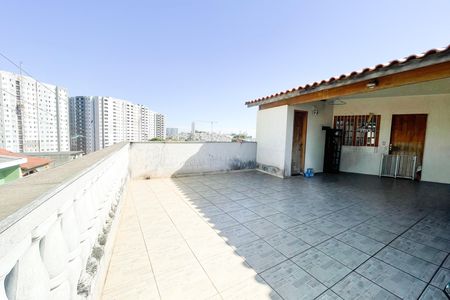 Casa à venda com 255m², 2 quartos e 2 vagas Casa à venda com 255m², 2 quartos e 2 vagasQuintal