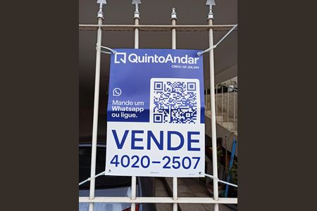 Casa à venda com 255m², 3 quartos e 2 vagas Casa à venda com 255m², 3 quartos e 2 vagasPlaca instalada em 12/06, cód. XRHX-471