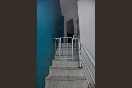 Casa à venda com 255m², 3 quartos e 2 vagas Casa à venda com 255m², 3 quartos e 2 vagasDetalhe - Escada Quartos