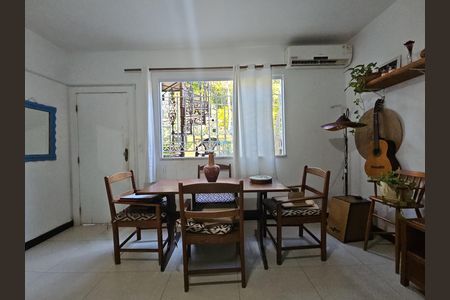 Casa para alugar com 1m², 4 quartos e sem vaga Casa para alugar com 1m², 4 quartos e sem vagaSALA