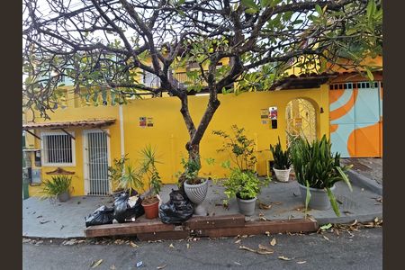 Casa para alugar com 1m², 4 quartos e sem vaga Casa para alugar com 1m², 4 quartos e sem vagaFachada