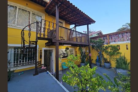 Casa para alugar com 1m², 4 quartos e sem vaga Casa para alugar com 1m², 4 quartos e sem vagaFachada