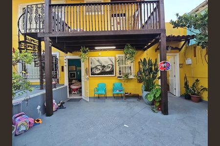 Casa para alugar com 1m², 4 quartos e sem vaga Casa para alugar com 1m², 4 quartos e sem vagaFachada