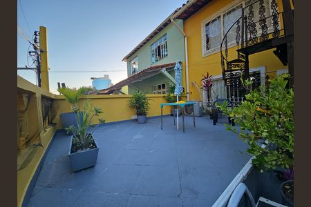 Casa para alugar com 1m², 4 quartos e sem vaga Casa para alugar com 1m², 4 quartos e sem vagavaranda