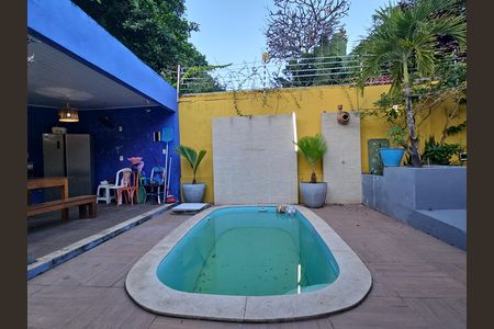 Casa para alugar com 1m², 4 quartos e sem vaga Casa para alugar com 1m², 4 quartos e sem vagaPiscina