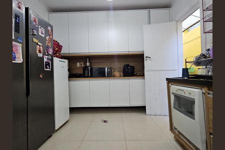 Casa para alugar com 1m², 4 quartos e sem vaga Casa para alugar com 1m², 4 quartos e sem vagaCozinha - Armários