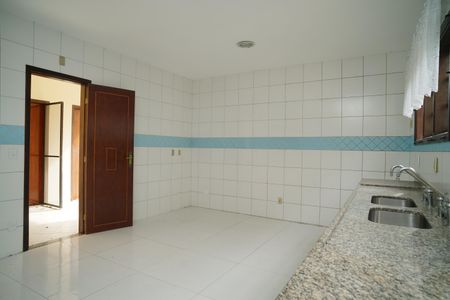 Casa de condomínio para alugar com 242m², 4 quartos e 2 vagas Casa de condomínio para alugar com 242m², 4 quartos e 2 vagasCozinha