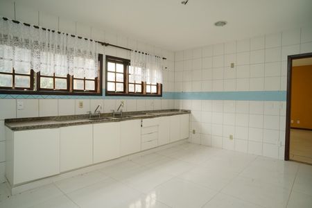 Casa de condomínio para alugar com 242m², 4 quartos e 2 vagas Casa de condomínio para alugar com 242m², 4 quartos e 2 vagasCozinha