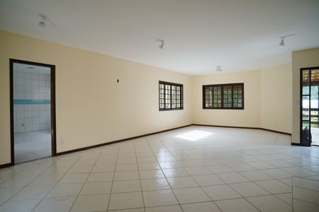 Casa de condomínio para alugar com 242m², 4 quartos e 2 vagas Casa de condomínio para alugar com 242m², 4 quartos e 2 vagasSala