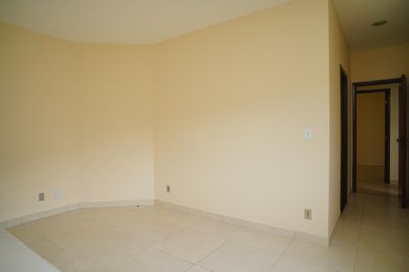 Casa de condomínio para alugar com 242m², 4 quartos e 2 vagas Casa de condomínio para alugar com 242m², 4 quartos e 2 vagasSuíte