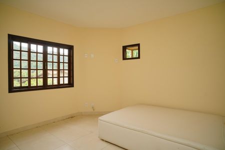 Casa de condomínio para alugar com 242m², 4 quartos e 2 vagas Casa de condomínio para alugar com 242m², 4 quartos e 2 vagasSuíte
