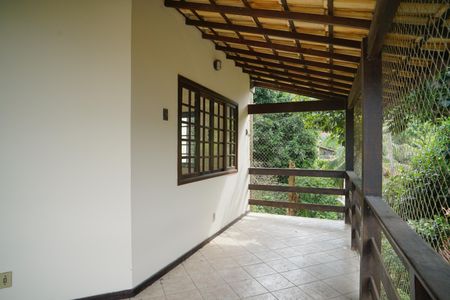 Casa de condomínio para alugar com 242m², 4 quartos e 2 vagas Casa de condomínio para alugar com 242m², 4 quartos e 2 vagasVaranda