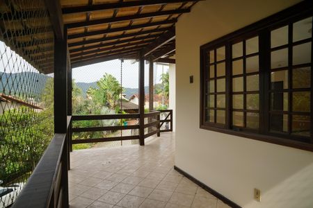 Casa de condomínio para alugar com 242m², 4 quartos e 2 vagas Casa de condomínio para alugar com 242m², 4 quartos e 2 vagasVaranda