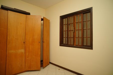 Casa de condomínio para alugar com 242m², 4 quartos e 2 vagas Casa de condomínio para alugar com 242m², 4 quartos e 2 vagasQuarto de Serviço