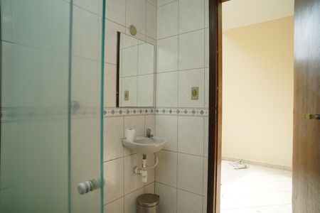 Casa de condomínio para alugar com 242m², 4 quartos e 2 vagas Casa de condomínio para alugar com 242m², 4 quartos e 2 vagasBanheiro de serviço