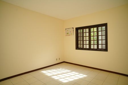 Casa de condomínio para alugar com 242m², 4 quartos e 2 vagas Casa de condomínio para alugar com 242m², 4 quartos e 2 vagasQuarto 3
