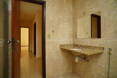 Casa de condomínio para alugar com 242m², 4 quartos e 2 vagas Casa de condomínio para alugar com 242m², 4 quartos e 2 vagasBanheiro Social